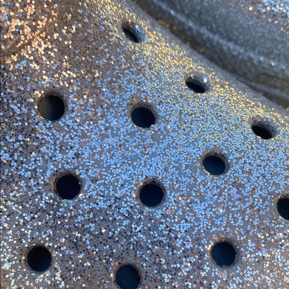 Preowned women’s Crocs  Silver Glitter Clogs 6.5 excellent - Picture 10 of 13